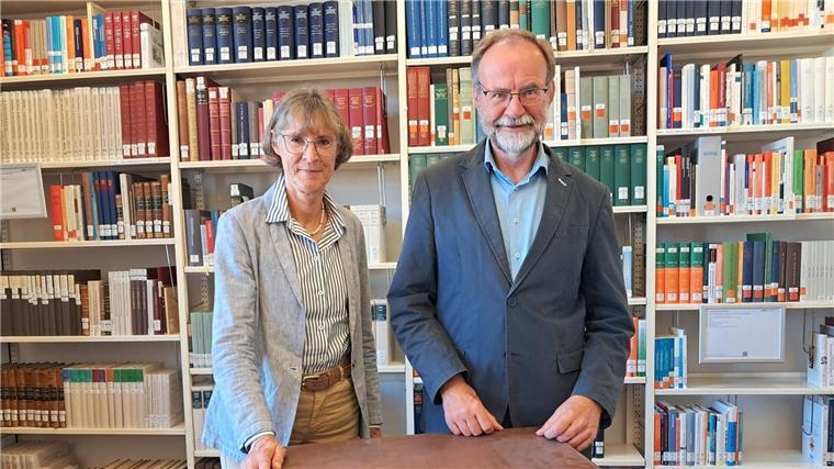 Ein Manuskript aus dem Koffer und eine bewegende Geschichte Gisela Niemöller und Rudolf Fietz haben den Roman der Widerstandskämpferin Mopsa Sternheim rekonstruiert.
