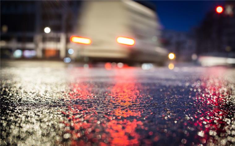 Bremerhaven: Schnee und Eis sorgen für Rutschpartien Glatte Straßen machten den Menschen in Bremerhaven zu schaffen.