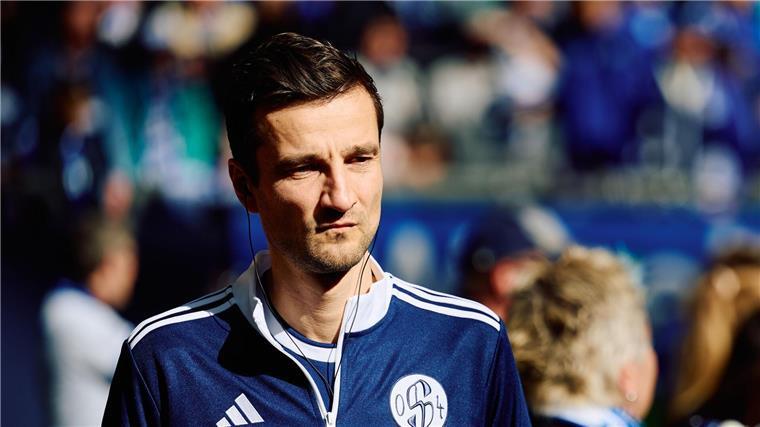 Trainer weg, Sportdirektor weg: Schalke in der Dauerkrise Glaubt weiter an den Kader: Vorstandsboss Matthias Tillmann.