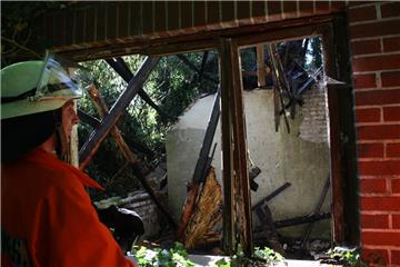 Gleich an zwei Stellen war in dem leerstehenden Reetdachhaus in Bokel, Auf dem Brink 15, das Feuer ausgebrochen.