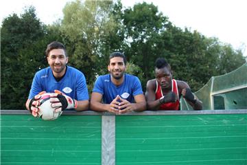 Gleich geht das Training weiter  (von links): Die iranischen Fußballspieler „Ste...