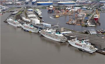 Gleich vier Kreuzfahrtschiffe machen am Sonntag in Bremerhaven fest.