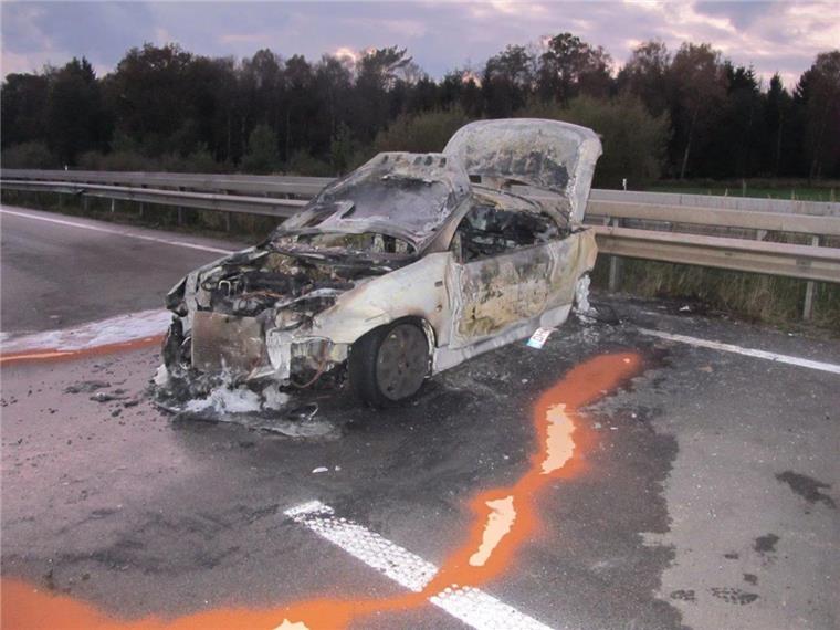 Bockel und Sittensen: Zwei Autos gehen auf der A1 in Flammen auf Gleich zwei Unfälle mit brennenden Fahrzeugen gab es am Freitag auf der A1: Der erste Unfall ereignete sich zwischen den Anschlussstellen Bockel und Stuckenborstel, der zweite zwischen den Anschlussstellen Sittensen und Heidenau.