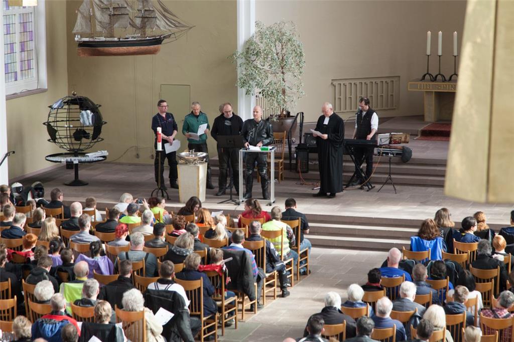 Gottesdienst vor großer Kulisse. Foto: Kai-Martin Ulrich