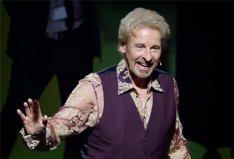 Nach Shitstorm: Thomas Gottschalk äußert sich zu Ohrfeige gegen seinen Sohn Gottschalk hat in letzter Zeit schon häufiger mit umstrittenen Äußerungen für Aufsehen gesorgt. Er nehme keine Rücksicht mehr darauf, ob das, was er sage, politisch korrekt sei, betonte Gottschalk mit Blick auf sein neues Buch „Ungefiltert“.