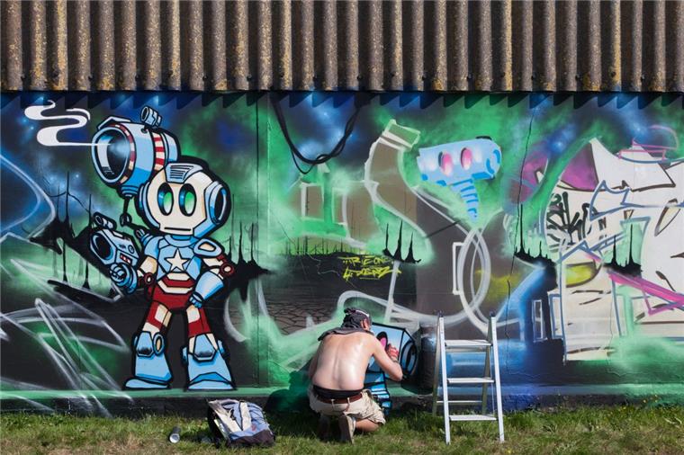 50 Graffiti-Künstler sprühen im Fischereihafen neue Kunstwerke Graffiti-Künstler waren im Bremerhavener Fischereihafen fleißig.