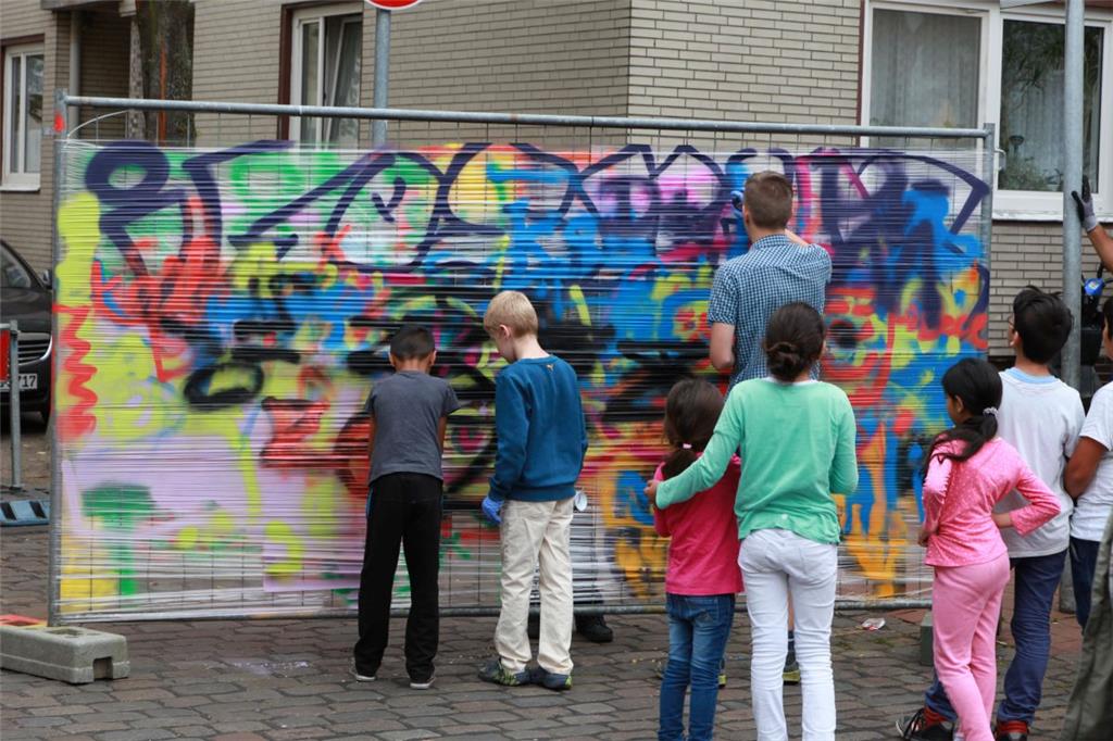 Grafitti auf der Folie - und nicht auf den Wänden.