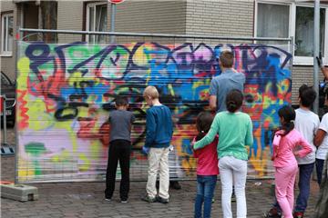 Grafitti auf der Folie - und nicht auf den Wänden.