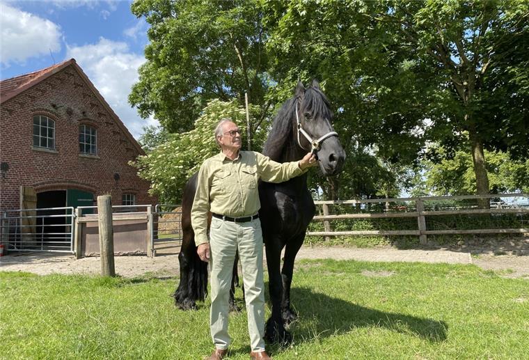 Naturidylle und elegante Vierbeiner in Nordenham Gralf Meentzen führt den Hof Sarve in Nordenham in fünfter Generation. Seit 1990 betreibt er dort auch Friesenzucht, und das mit viel Herzblut.