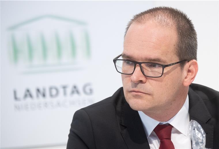 Minister Tonne will ab März Schnelltests in Schulen Grant Hendrik Tonne verspricht sich von seinem Vorstoß, ab März kostenlose Schnelltests an Schulen zu ermöglichen, eine erhöhte Sicherheit für Schüler.