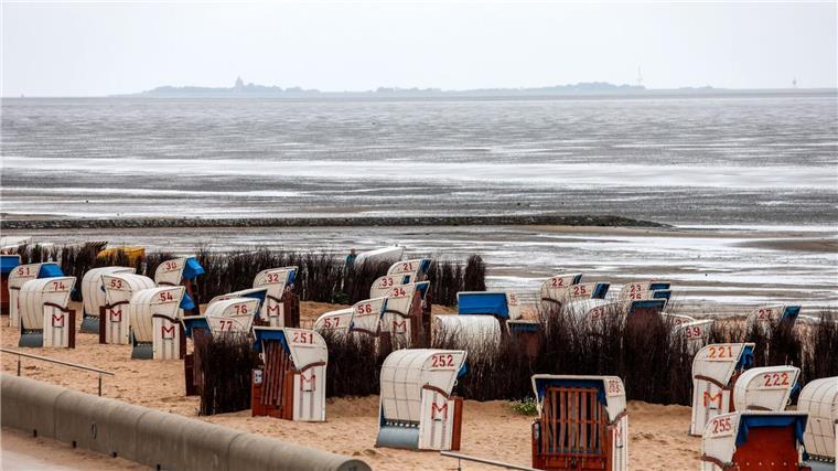 Zu warm, zu nass, zu trüb - Juli im Nordwesten Grauer Himmel über der Nordsee ließ im Juli kaum Urlaubsstimmung aufkommen. (Archivfoto)