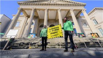 Greenpeace protestiert gegen die Gasbohrung vor der Nordseeinsel Borkum.