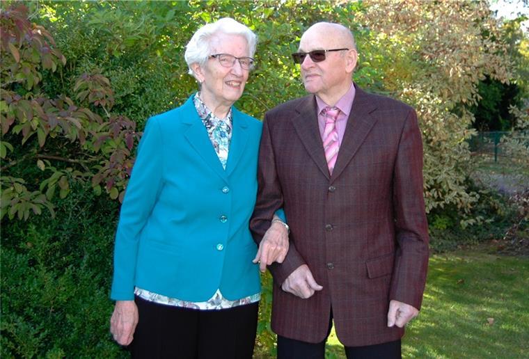 Selten: Grete und Herbert Klindworth feiern heute Eiserne Hochzeit Grete und Herbert Klindworth aus Heeslingen feiern heute Eiserne Hochzeit. 65 Jahre sind die beiden verheiratet.
