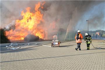 Großbrand im Loxstedter Gewerbegebiet. Foto: Schmonsees