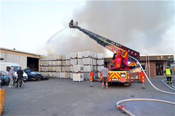 Großbrand im Loxstedter Gewerbegebiet. Foto: Schmonsees