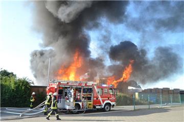 Großbrand im Loxstedter Gewerbegebiet. Foto: Schmonsees