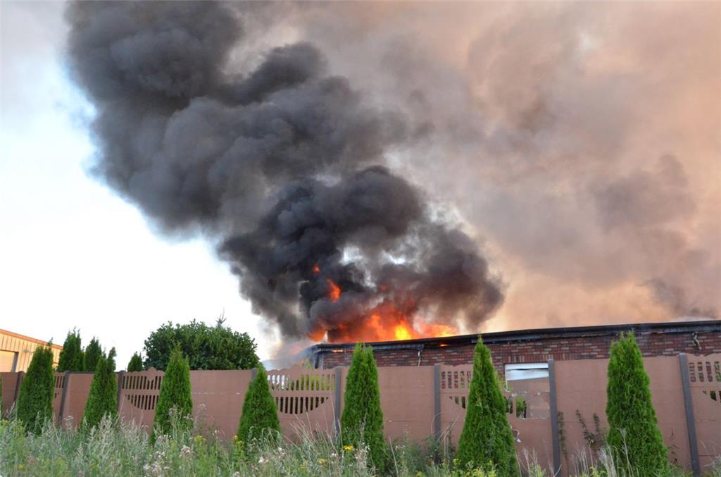 Großbrand im Loxstedter Gewerbegebiet. Foto: Schmonsees