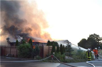Großbrand im Loxstedter Gewerbegebiet. Foto: Schmonsees