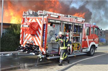 Großbrand im Loxstedter Gewerbegebiet. Foto: Schmonsees