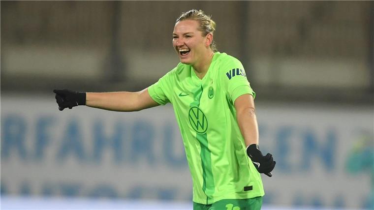 Frankfurterinnen gehen im Topspiel in Wolfsburg unter Große Freude: Wolfsburgs Alexandra Popp eröffnet gegen Frankfurt den Torreigen.