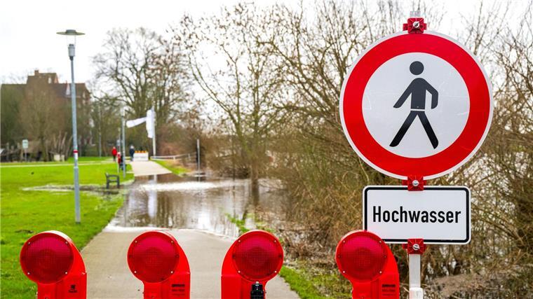 Niedersachsen investiert Rekordsumme in Hochwasserschutz Große Teile Niedersachsens waren zu Weihnachten 2023 überflutet. Das Land will sich nun besser auf Hochwasserkatastrophen vorbereiten. (Archivbild)