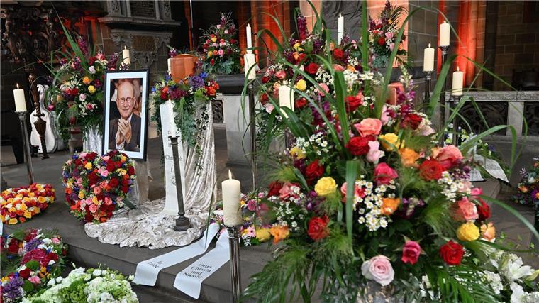 Große Trauerfeier für Willi Lemke im Bremer Dom