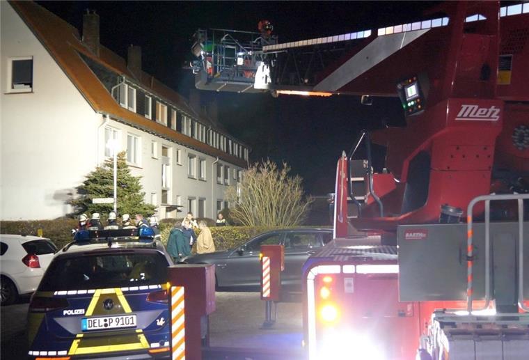 Mordprozess: Braker muss für 15 Jahre ins Gefängnis Großeinsatz in Brake am 10. Dezember 2021: In einem Mehrfamilienhaus fand die Polizei die Leiche einer jungen Frau. Eine weitere Frau wurde durch Messerstiche schwer verletzt. Der Täter wurde am Donnerstag verurteilt.