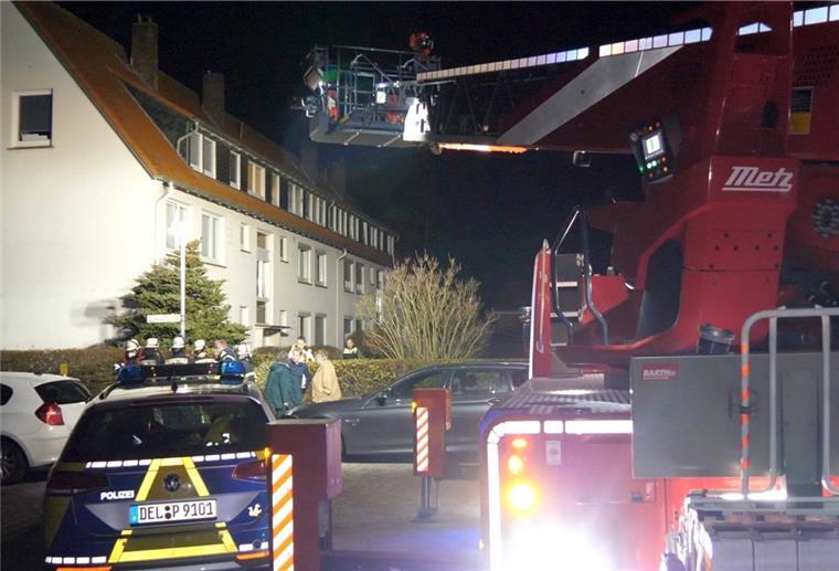 Tötungsdelikt in Brake: 26-Jährige starb durch Erstickung Großeinsatz in einer Siedlung in Brake: In einem Mehrfamilienhaus wurde am 10. Dezember eine Brakerin durch Messerstiche schwer verletzt. In der Wohnung des Tatverdächtigen aus Brake wurde die Leiche eine jungen Frau aus dem Landkreis Leer gefunden.