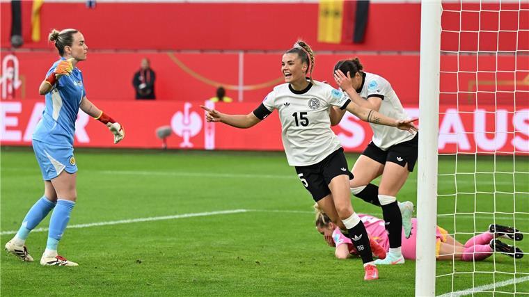 DFB-Frauen feiern 6:1 nach Stotterstart gegen Schottland Großer Tag im DFB-Trikot: Hoffenheims Selina Cerci