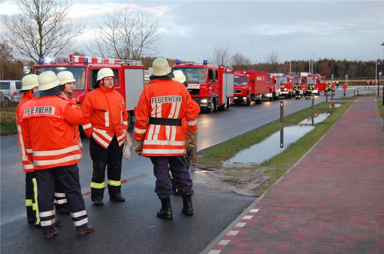 Gas-Leck löst Großeinsatz in Hagener Supermarkt Schomacker aus Großes Aufgebot: Bis zu hundert Einsatzkräfte waren am Donnerstagmorgen beim Edeka-Supermarkt Schomacker im Einsatz. Foto Heß