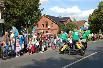 Grüne T-Shirts und bunte Luftballons:: Die Fairtrade-Steuerungsgruppe der Gemein...