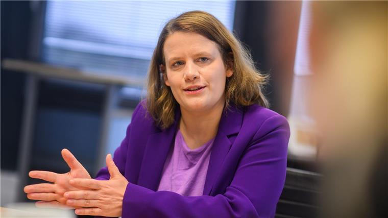 Grünen-Politikerin Hamburg kritisiert eine „krasse Diskrepanz“ zwischen Jugendschutz im Alltag und im Internet. (Archivbild)