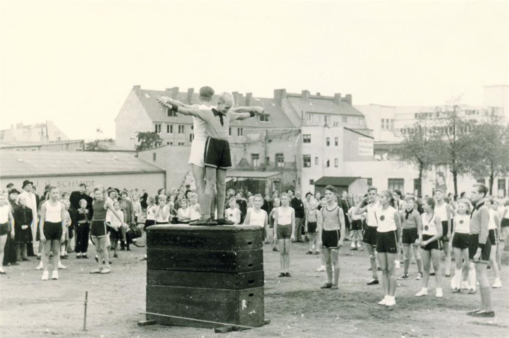 GTV-Sportfest auf dem Neumarkt in Geestemünde in den 1950er-Jahren. 