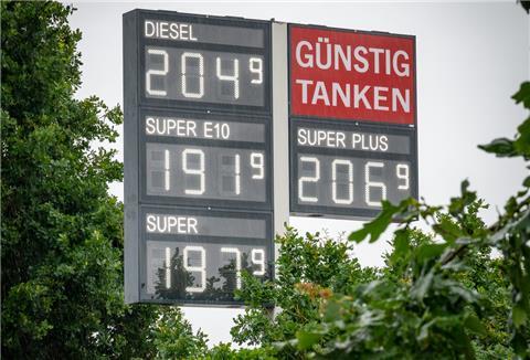 Günstig tanken... Der Name ist schon lange nicht mehr Programm. Auch die Transparenz auf dem Spritpreismarkt ist schuld daran.