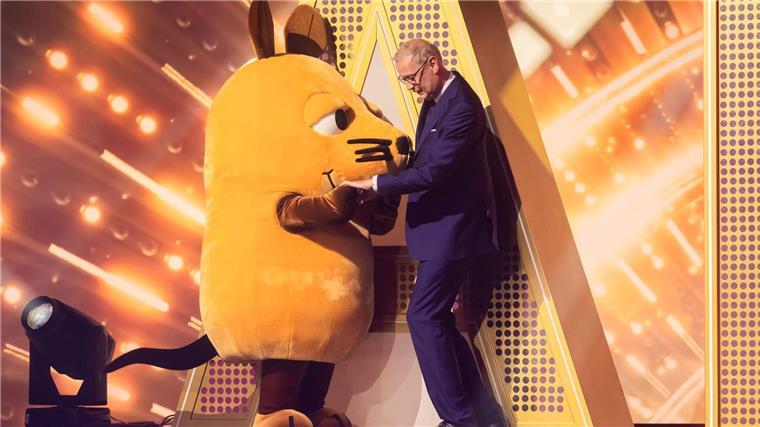 Günther Jauch tanzt mit der Maus. 