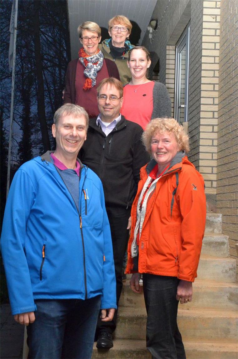 Vereine in Tarmstedt arbeiten zusammen, um unabhängig zu bleiben Gunda Olschewski, Ilona Wichels, Katharina Grube, Matthias Otten, Silvia Mangels und Bernd Sievert (von oben) gehören zu denen, die über die Vereinskooperation in der Samtgemeinde Tarmstedt verhandelt haben. Die Vorstandsmitglieder wollen an einem Strang ziehen, damit ihre Vereine eine Zukunft haben.