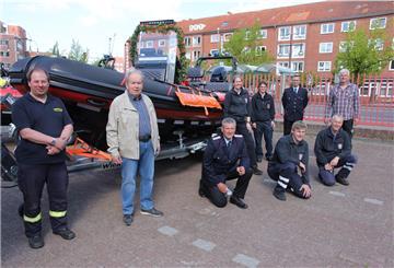 Gut ausgerüstet für die Wattrettung: Die Duhner Feuerwehr freut sich über den neuen Unimog und die neuen Rettungsboote.