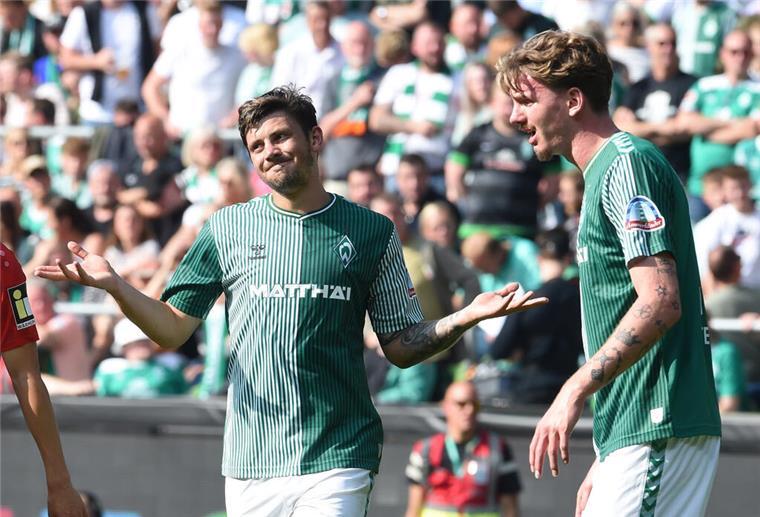 Endlich! Mit dem 4:0 gegen Mainz löst sich bei Werder Bremen der Knoten Gute Laune bei Werder Bremen mit Dawid Kownacki (links) und Nick Woltemade.
