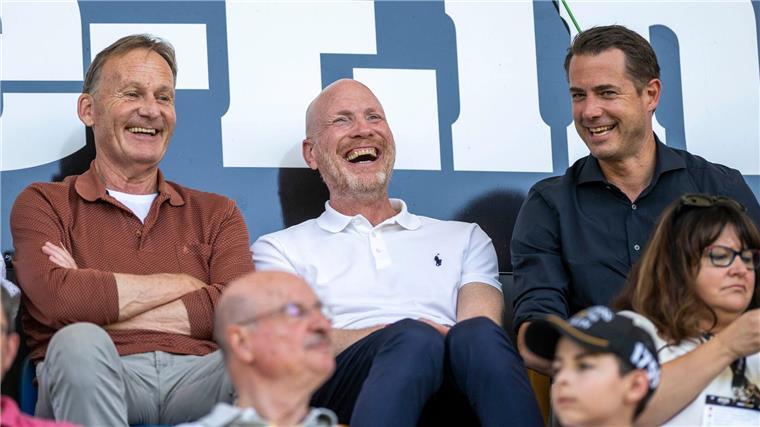 BVB-Neuzugang Pascal Groß feiert Debüt Gute Laune beim BVB.