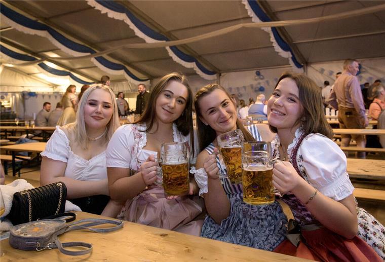 Bremerhaven feiert Oktoberfest: So lief die Party im Nordseestadion Stadiongaudi im Nordseestadion