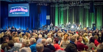 Gute Stimmung vor und auf der Bühne. Foto: Hartmann