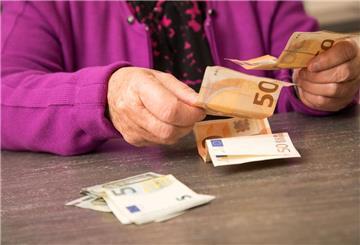 Gutgläubigkeit zahlt sich nicht aus: Unbekannte haben aus der Wohnung von Seniorin Roswitha Müller im betreuten Wohnen in Langen 400 Euro und Schmuck gestohlen.
