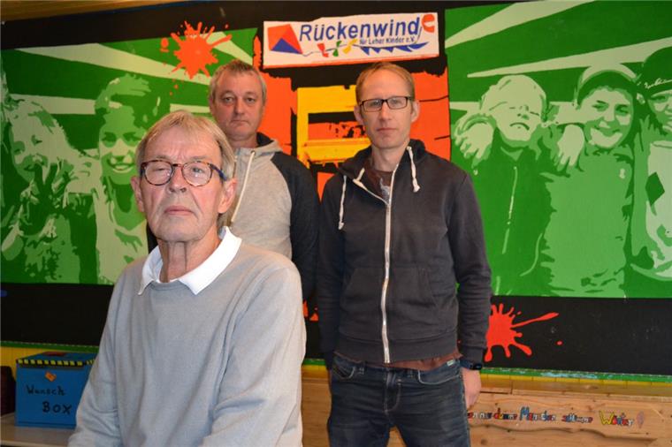 Haben fest mit dem Geld für "Rückenwind für Leher Kinder" gerechnet: Vorstandsmitglieder Lothar Wehrmann (vorne, Sven Becker (mitte) und Lars Graß.