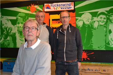 Haben fest mit dem Geld für "Rückenwind für Leher Kinder" gerechnet: Vorstandsmitglieder Lothar Wehrmann (vorne, Sven Becker (mitte) und Lars Graß.