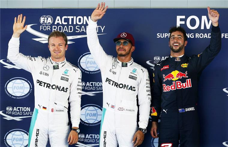 Haben in Barcelona ein gutes Qualifying absolviert: Lewis Hamilton (Mitte), Nico Rosberg links), Daniel Ricciardo.