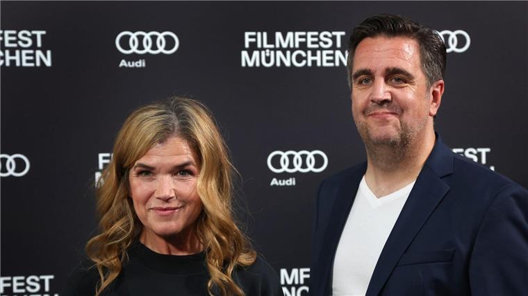 Bastian Pastewka verletzte sich beim Dreh zu neuer Serie Haben zusammen die Serie „Perfekt verpasst“ gedreht: Anke Engelke und Bastian Pastewka.