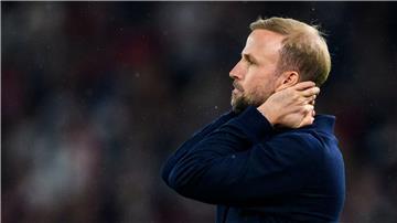 Haderte mit dem 1:1 gegen Sparta Prag: Stuttgarts Trainer Sebastian Hoeneß.