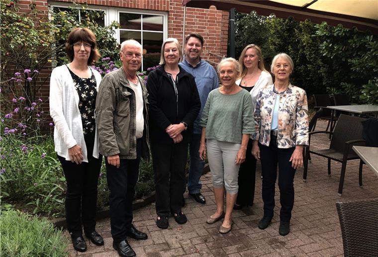 Zeven: Theatergruppe Inkoggnito löst sich coronabedingt auf Hätten gerne noch weitergemacht: Die Mitglieder der Theatergruppe Inkoggnito, hier fotografiert bei einer früheren Zusammenkunft. Doch die andauernde Corona-Pandemie lässt einen planbaren Spielbetrieb nicht zu.
