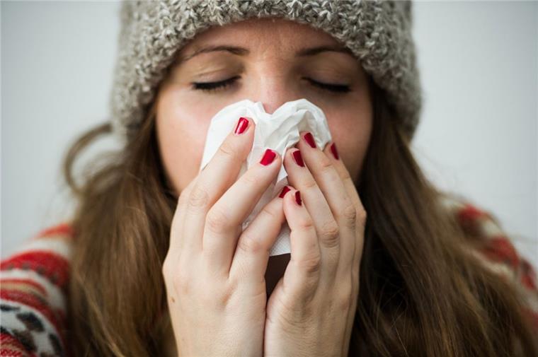 Häufig behandeln Erkältungsgeplagte ihre Beschwerden mit rezeptfreien Arzneimitteln. Der niedersächsische Apothekerverband rät allerdings dazu, sich gerade bei der Selbstmedikation fachkundig beraten zu lassen.