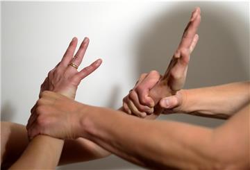 Häusliche Gewalt wendet sich meistens gegen Frauen. Betroffene Opfer von Straftaten, darunter sexualisierte Gewalt, finden Unterstützung im Opferhilfebüro.